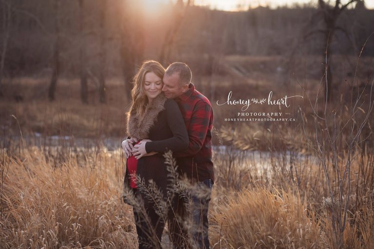 Outstand fall maternity pictures calgary couple warm autumn day